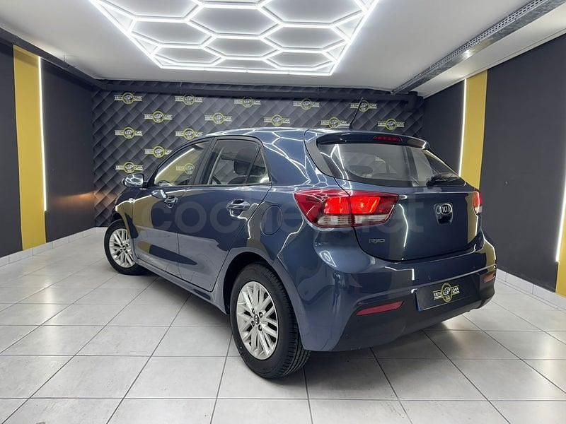 Usado Kia Rio 84 CV (61 kW) 2019 Azul Berlina
