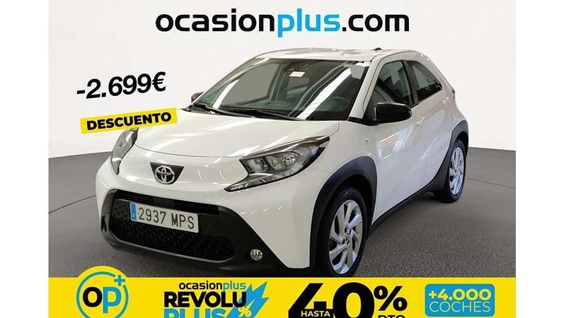 Usado Toyota Aygo Play 72 CV (52 kW) 2024 Blanco Utilitario