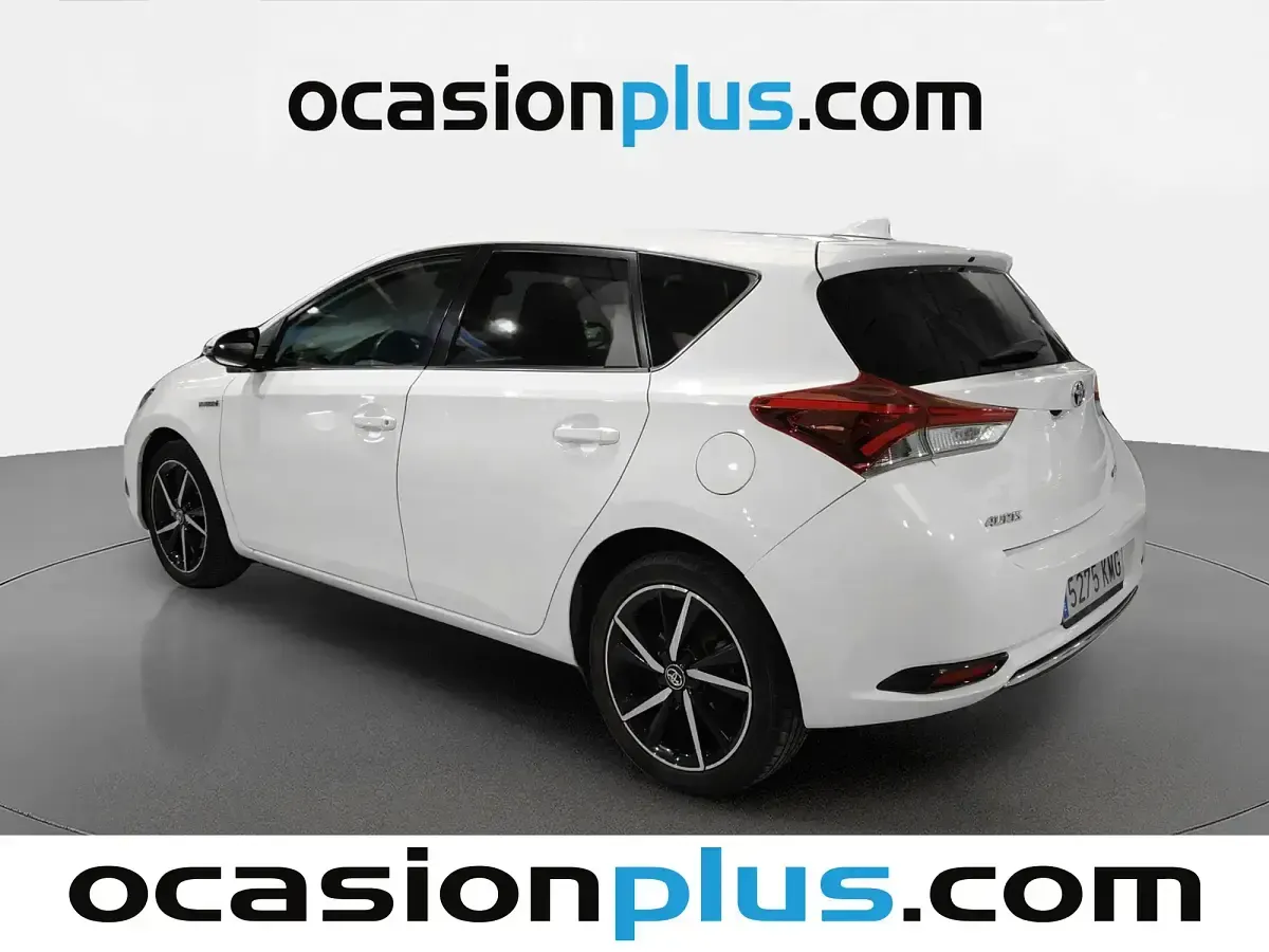 Używany Toyota Auris Hybrid Edition 136 KM (100 kW) 2018 Biały