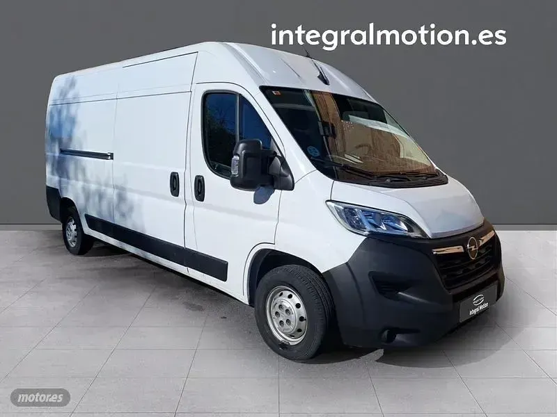 Usado Opel Movano 140 HP (102 kW) 2023 Branco Van