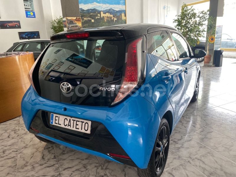 Usado Toyota Aygo X-cite 69 CV (50 kW) 2016 Azul Utilitario