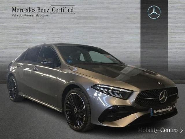 Usado Mercedes A250 AMG line 218 CV (160 kW) 2025 Gris montaña Berlina