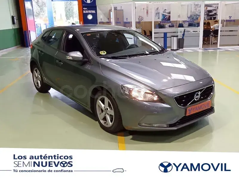 Usado Volvo V40 115 CV (84 kW) 2014 Gris / plata Berlina