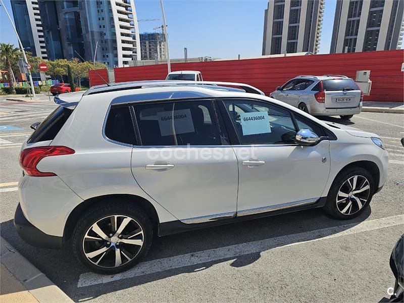 Usado Peugeot 2008 Allure 100 CV (73 kW) 2015 Blanco SUV