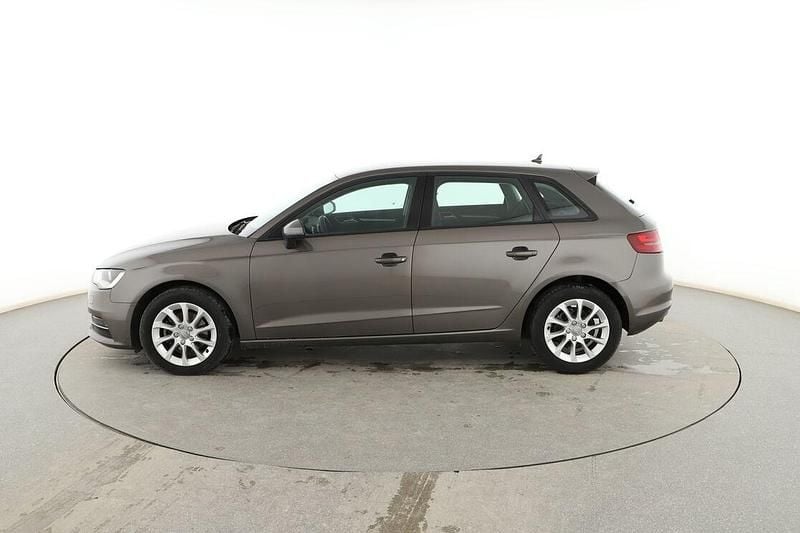 Usado Audi A3 Sportback Attraction 105 CV (77 kW) 2014 Gris Utilitario