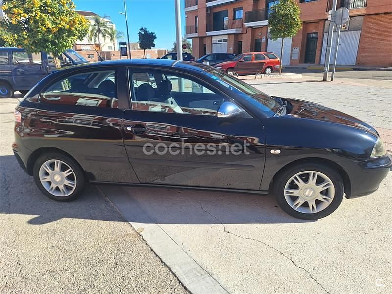 Begagnad Seat Ibiza Fresh 75 HK (55 kW) 2005 Svart Halvkombi