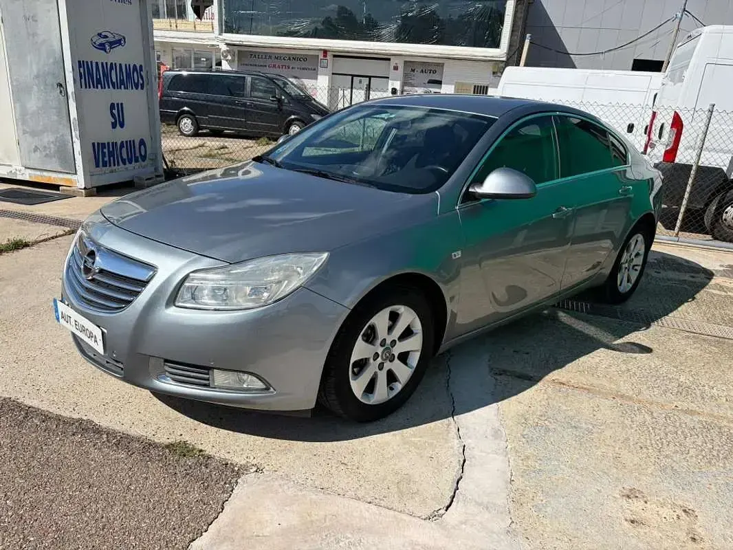 Usado Opel Insignia Business 131 CV (96 kW) 2013 Gris Berlina