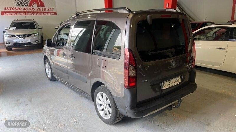Usado Peugeot TePee Outdoor 110 CV (80 kW) 2016 Marrón Monovolumen