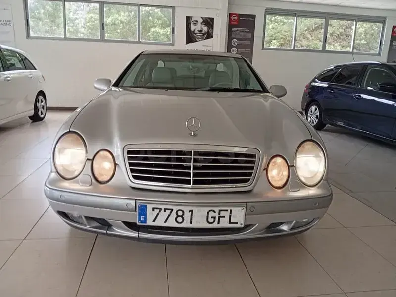 Usado Mercedes CLK320 Elegance 218 CV (160 kW) 1998 Gris / plata Coupe