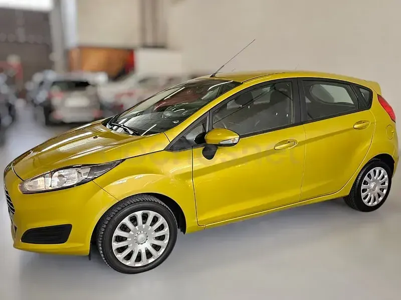 Usado Ford Fiesta Trend 75 CV (55 kW) 2016 Amarillo Utilitario