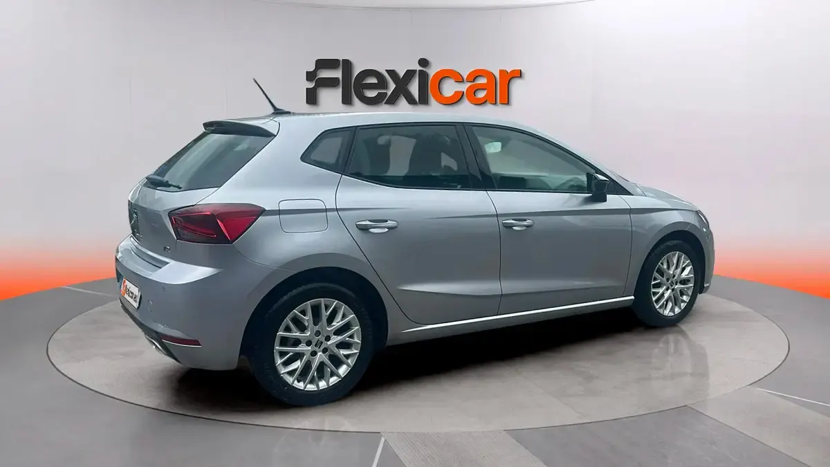 Usado Seat Ibiza FR 110 CV (80 kW) 2023 Gris Utilitario