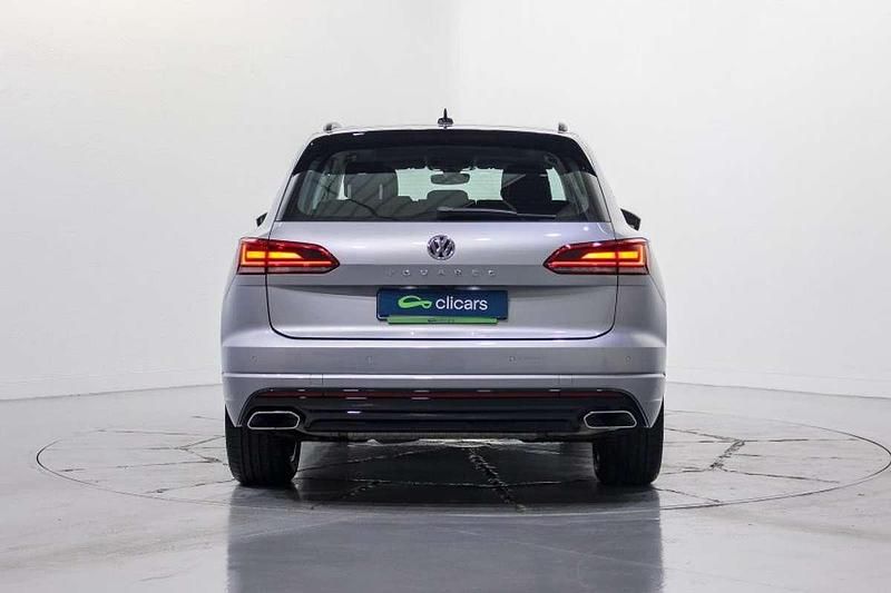 Usado VW Touareg R-line 286 CV (210 kW) 2020 Plateado SUV