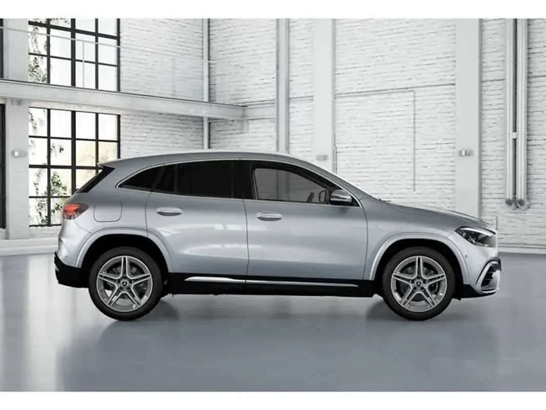 Usado Mercedes GLA250 165 CV (121 kW) 2025 Plateado SUV