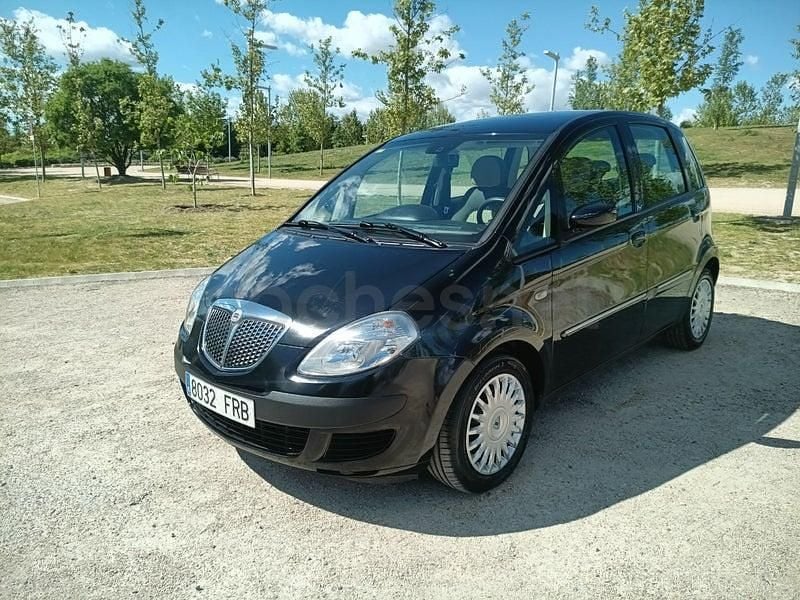 Usado Lancia Musa 70 CV (51 kW) 2006 Negro Monovolumen