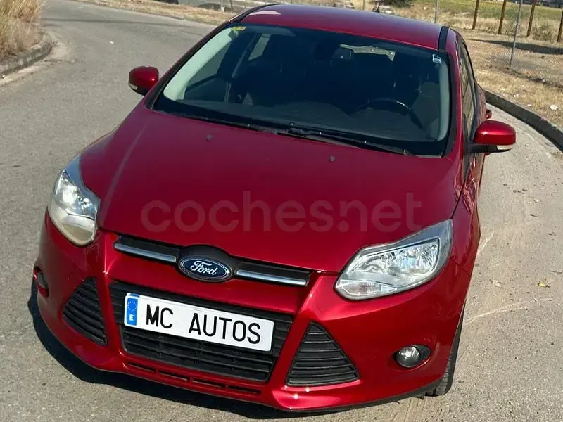 Usado Ford Focus Trend 115 CV (84 kW) 2011 Granate Berlina