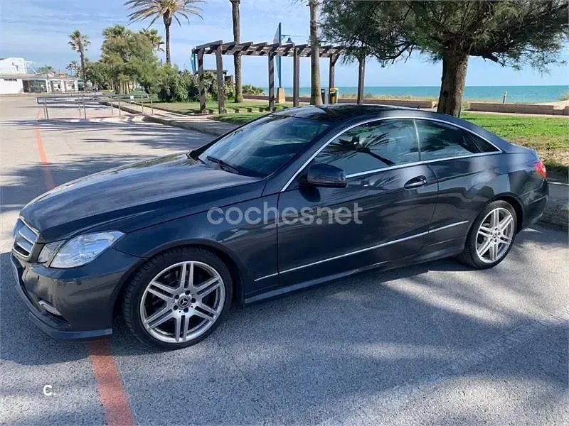 Usado Mercedes E220 170 CV (125 kW) 2012 Negro Coupe