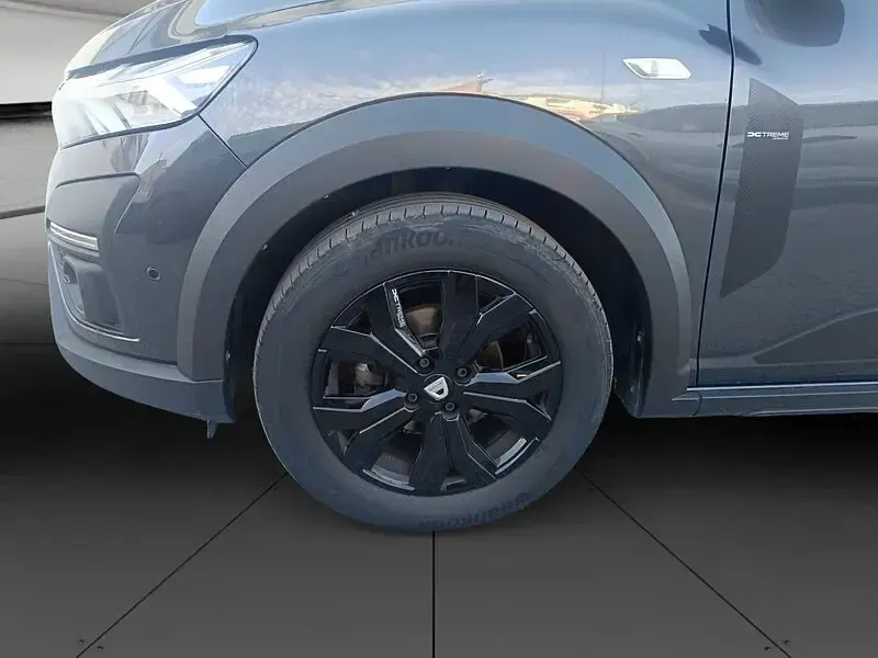 Usado Dacia Jogger Comfort 100 CV (73 kW) 2022 Negro Monovolumen