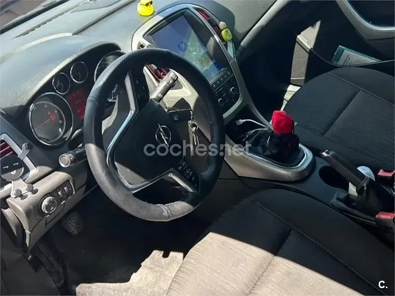 Usado Opel Astra Cosmo 110 CV (80 kW) 2010 Negro Berlina
