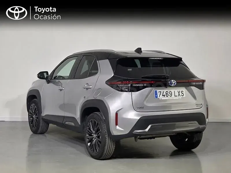 Usado Toyota Yaris Cross 116 CV (85 kW) 2022 Gris / plata SUV