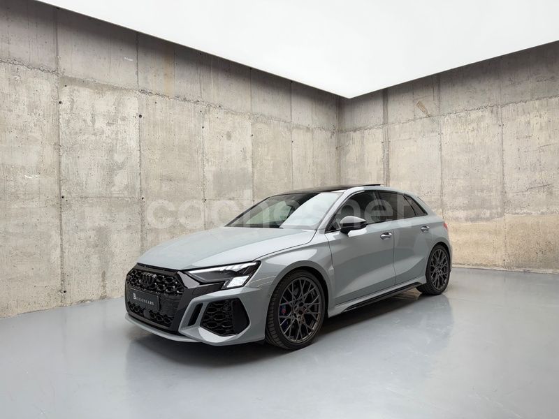 Gris / plata Usado 2023 Audi RS3 Sportback Performance Utilitario | 79.900 € (Precio justo) - Imagen 1/4