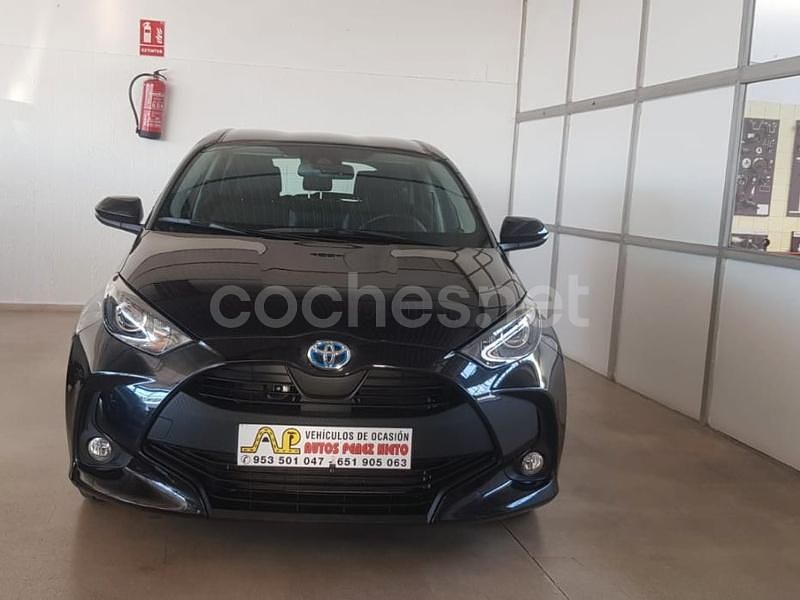 Usado Toyota Yaris Hybrid Active 116 CV (85 kW) 2021 Negro Berlina