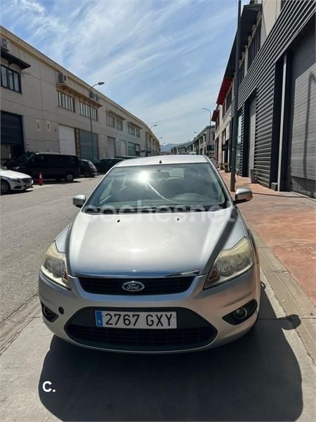 Usado Ford Focus Trend 90 CV (66 kW) 2010 Gris / plata Familiar