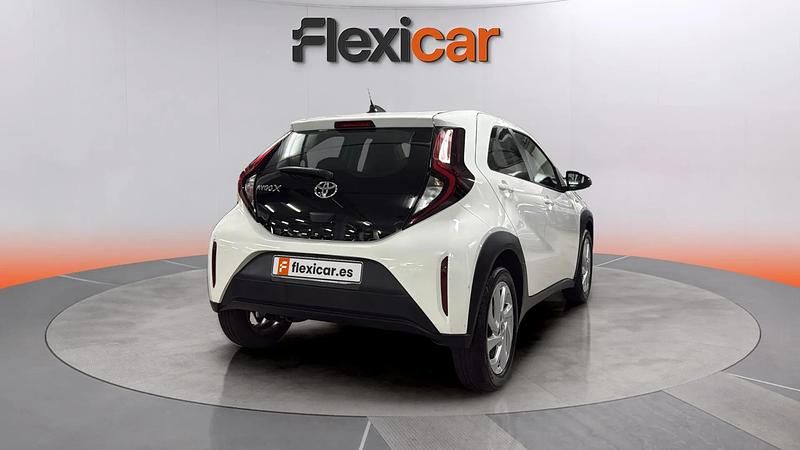 Usado Toyota Aygo X Play 72 CV (52 kW) 2023 Blanco SUV