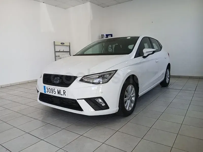 Usado Seat Ibiza Style 110 CV (80 kW) 2023 Blanco Utilitario