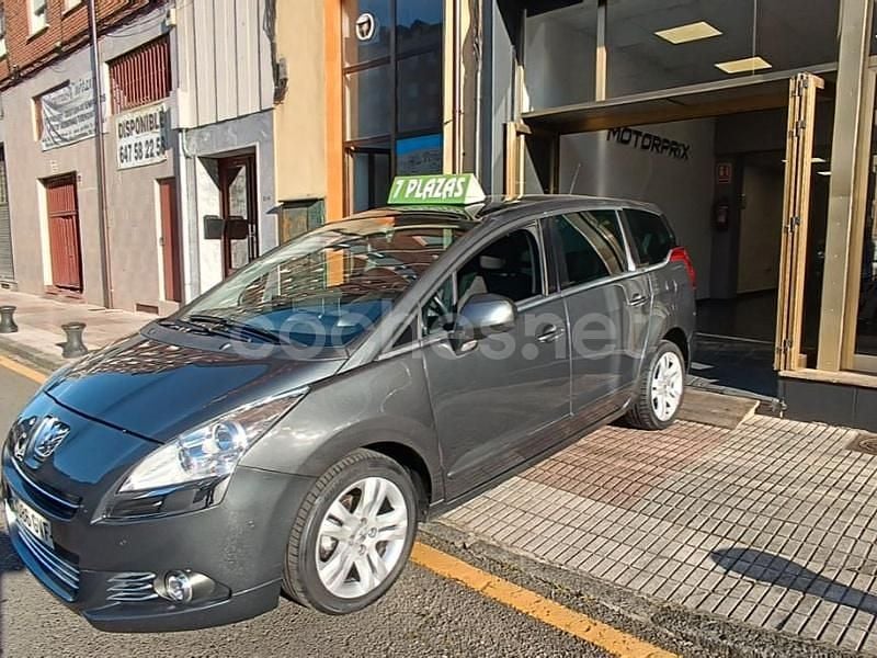 Usado Peugeot 5008 Sport 110 CV (80 kW) 2010 Gris / plata Monovolumen