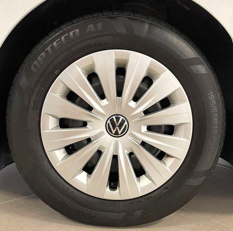 Usado VW Golf VIII Trendline 110 CV (80 kW) 2022 Blanco puro Utilitario