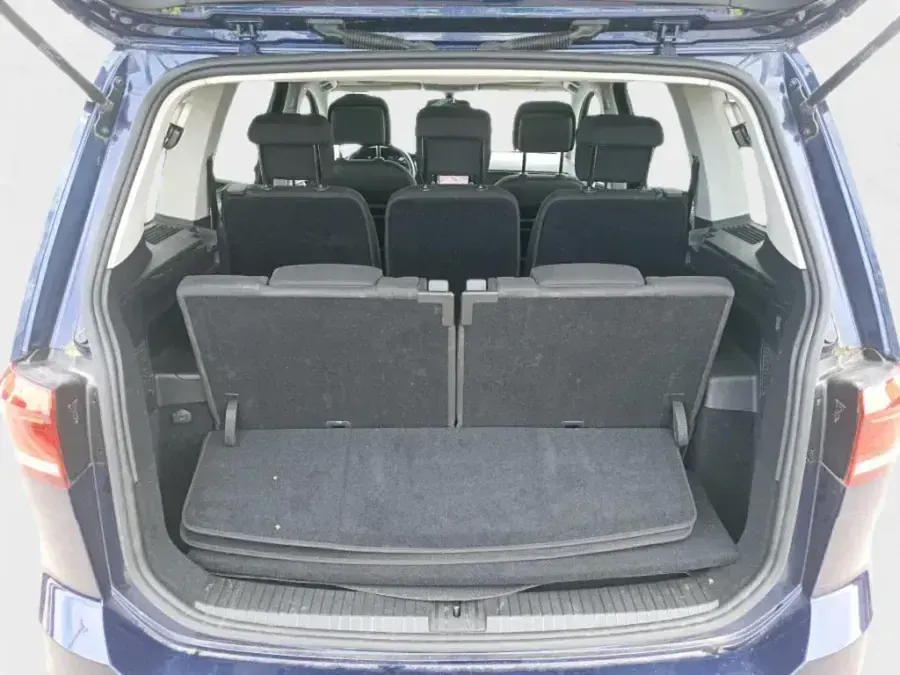 Usado VW Touran R-line 150 CV (110 kW) 2022 Monovolumen