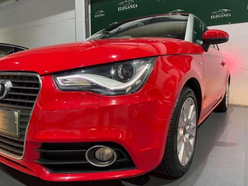 Usado Audi A1 Attraction 90 CV (66 kW) 2012 Rojo Utilitario