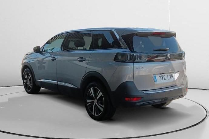 Usado Peugeot 5008 Allure 132 CV (97 kW) 2022 Gris SUV