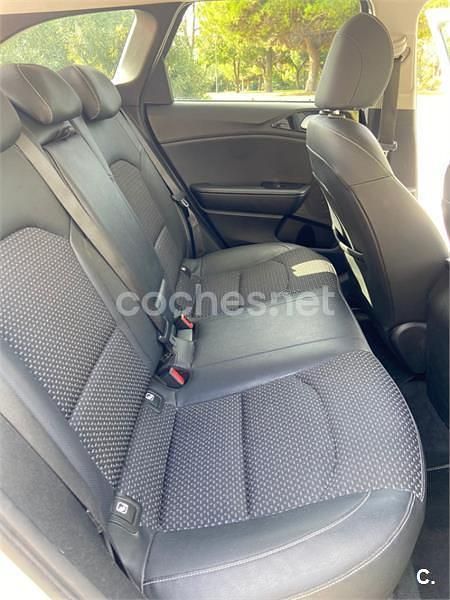 Usado Kia Ceed GT GT-Line 136 CV (100 kW) 2021 Blanco Familiar