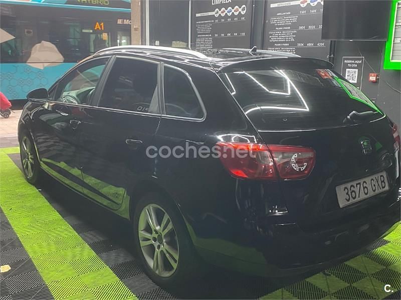 Usado Seat Ibiza ST Style 85 CV (62 kW) 2010 Negro Familiar