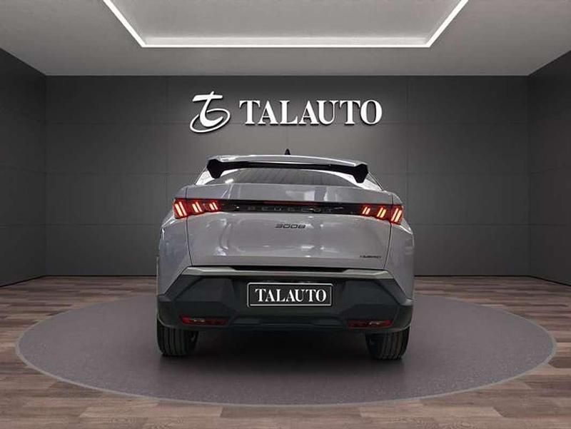 Usado Peugeot 3008 Allure 136 CV (100 kW) 2024 Gris SUV