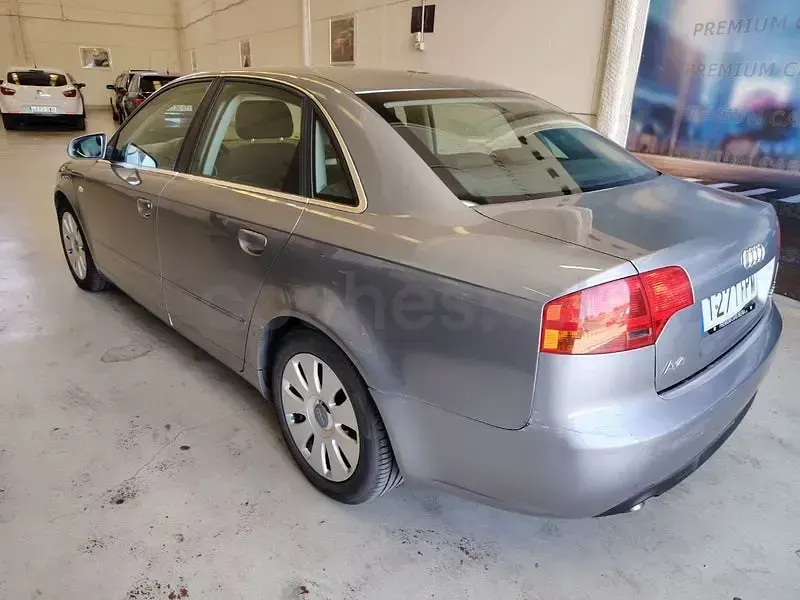 Usado Audi A4 Premium 140 CV (102 kW) 2007 Gris / plata Berlina