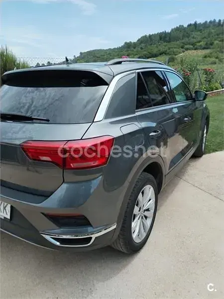 Usado VW T-Roc Advance 150 CV (110 kW) 2018 Gris / plata SUV