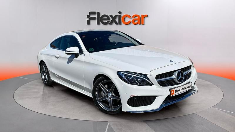 Usado Mercedes C220 AMG line 170 CV (125 kW) 2015 Blanco Coupe