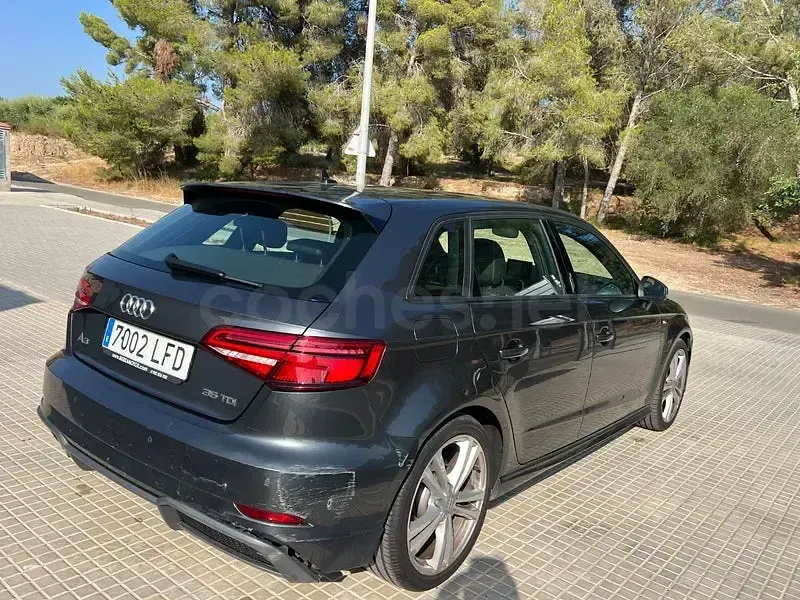 Usado Audi A3 150 CV (110 kW) 2020 Gris / plata Berlina