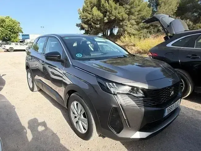 Usado Peugeot 3008 Active 131 CV (96 kW) 2022 Gris SUV