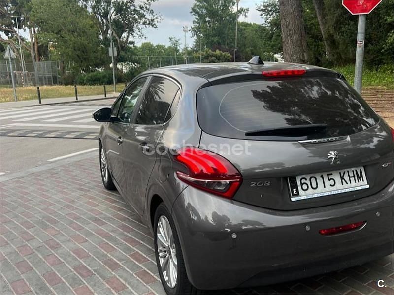 Usado Peugeot 208 Allure 82 CV (60 kW) 2018 Gris / plata Utilitario