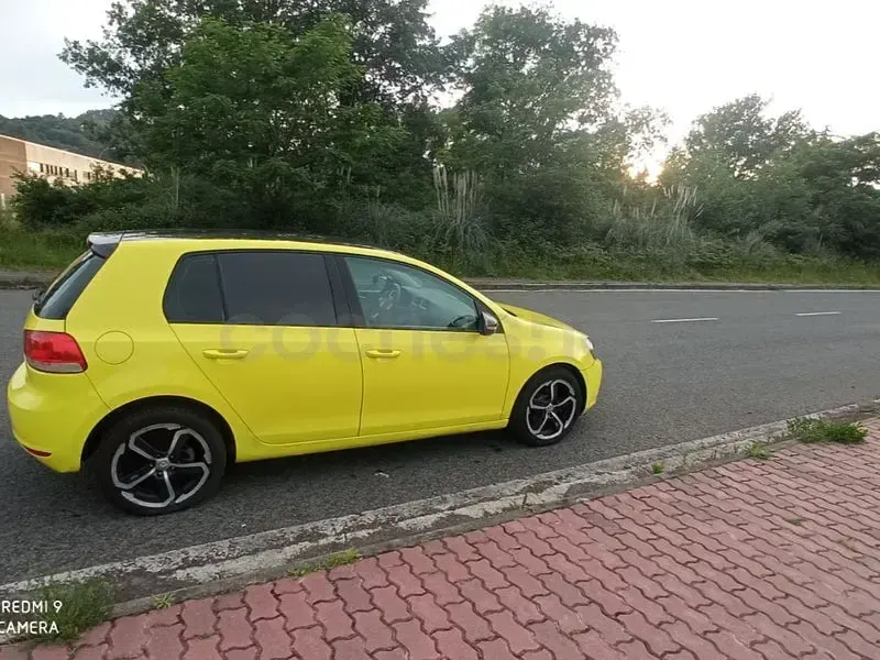 Usado VW Golf VI Sport 105 CV (77 kW) 2009 Amarillo Utilitario