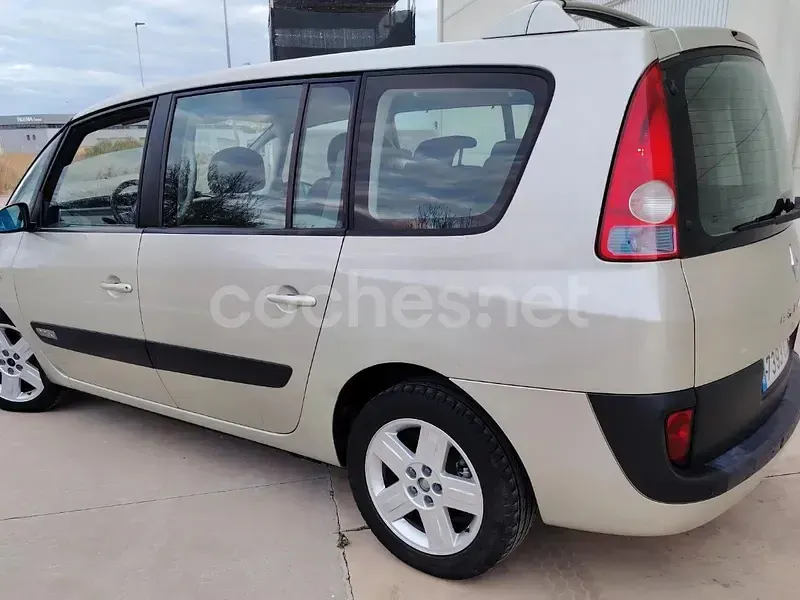 Usado Renault Grand Espace Dynamique 150 CV (110 kW) 2006 Gris / plata Monovolumen
