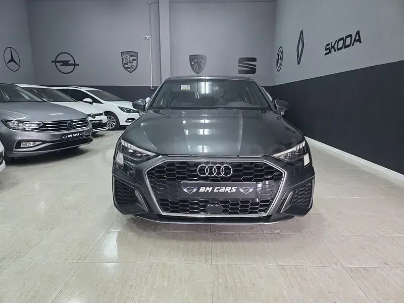 Usado Audi A3 S-Line 150 CV (110 kW) 2023 Gris / plata Berlina