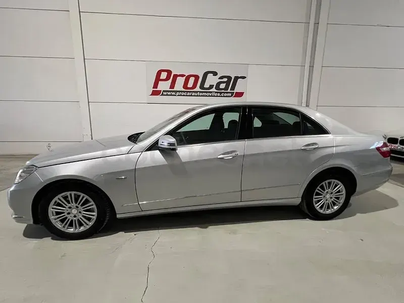 Usado Mercedes E220 Elegance 170 CV (125 kW) 2009 Gris / plata Berlina