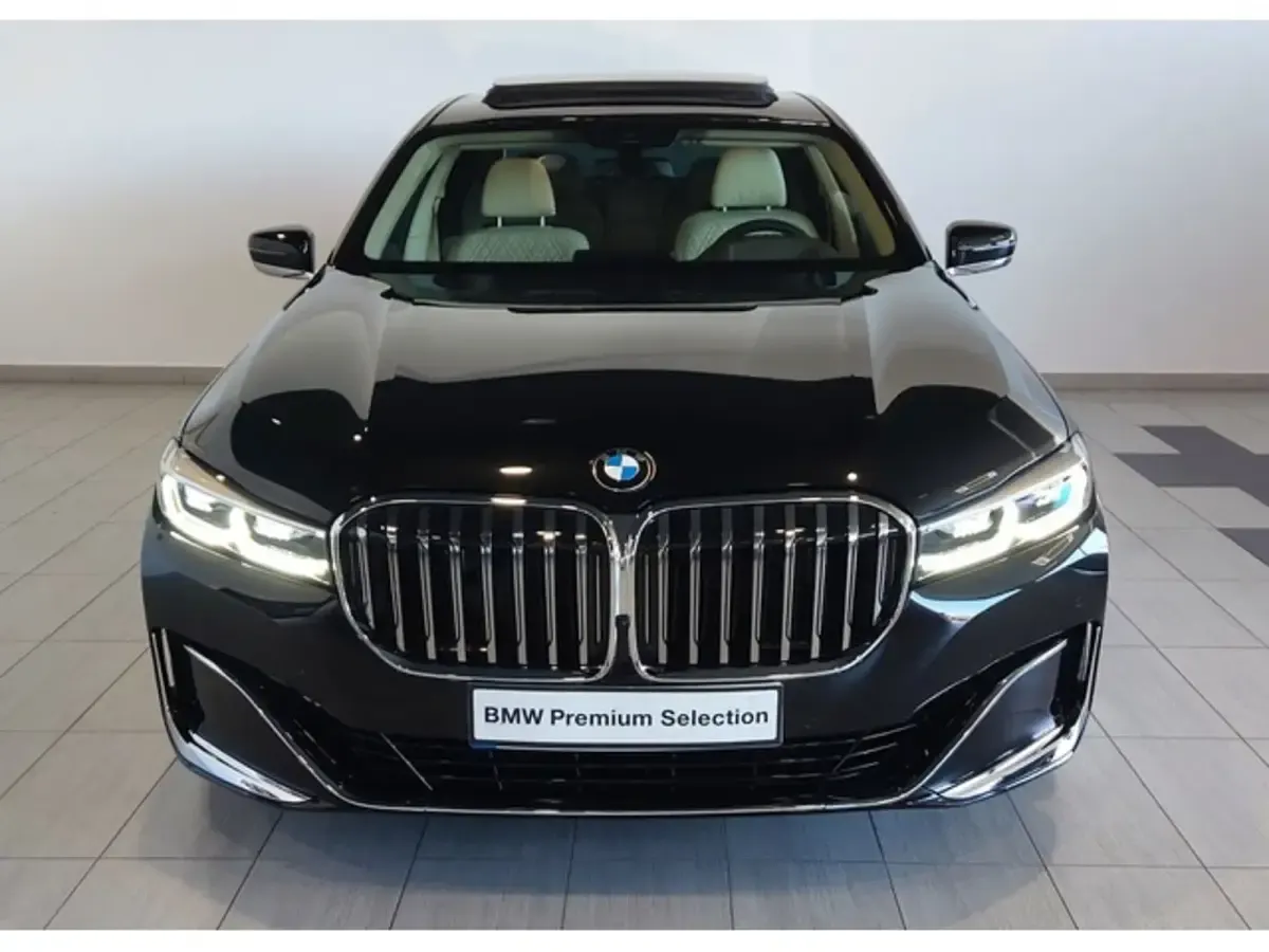 Usado BMW 730L Comfort Edition 286 CV (210 kW) 2021 Negro Berlina