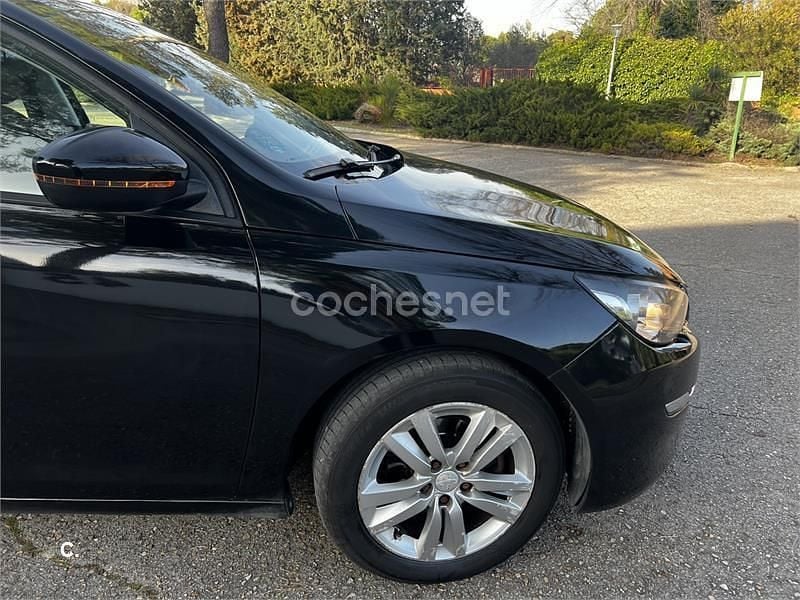 Usado Peugeot 308 Active 130 CV (95 kW) 2015 Negro Berlina