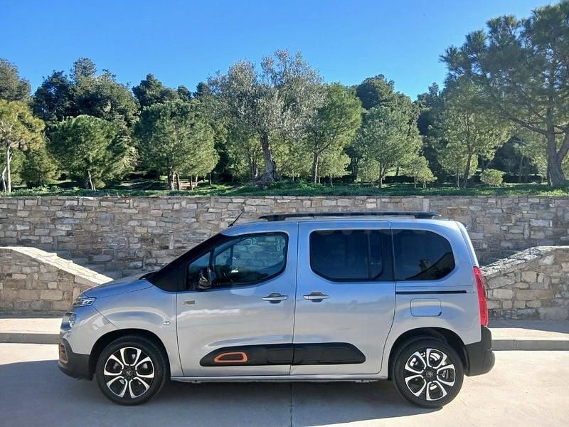 Usado Citroën Berlingo Shine 130 CV (95 kW) 2022 Gris / plata Monovolumen