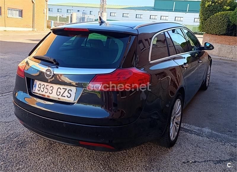 Usado Opel Insignia Edition 160 CV (117 kW) 2010 Negro Familiar